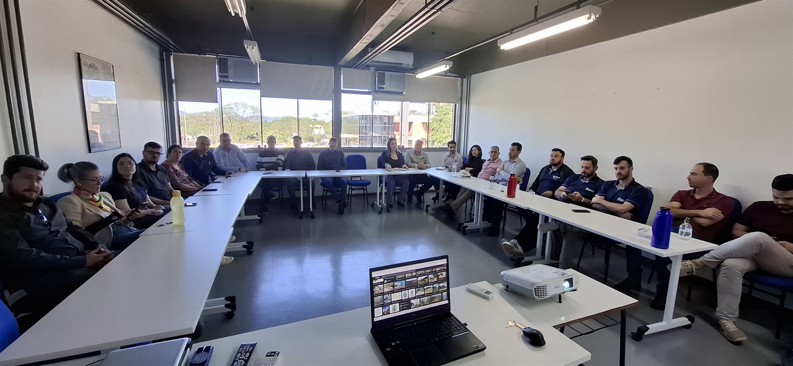 Reunião com representantes de instituições e equipes parceiras